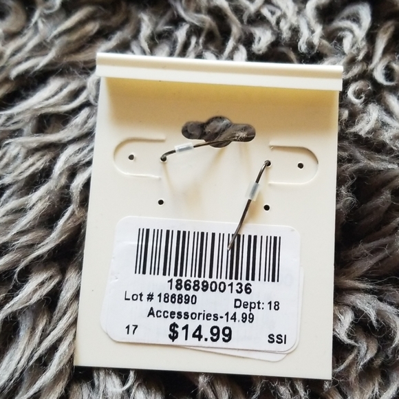 Feather earrings - Picture 3 of 3